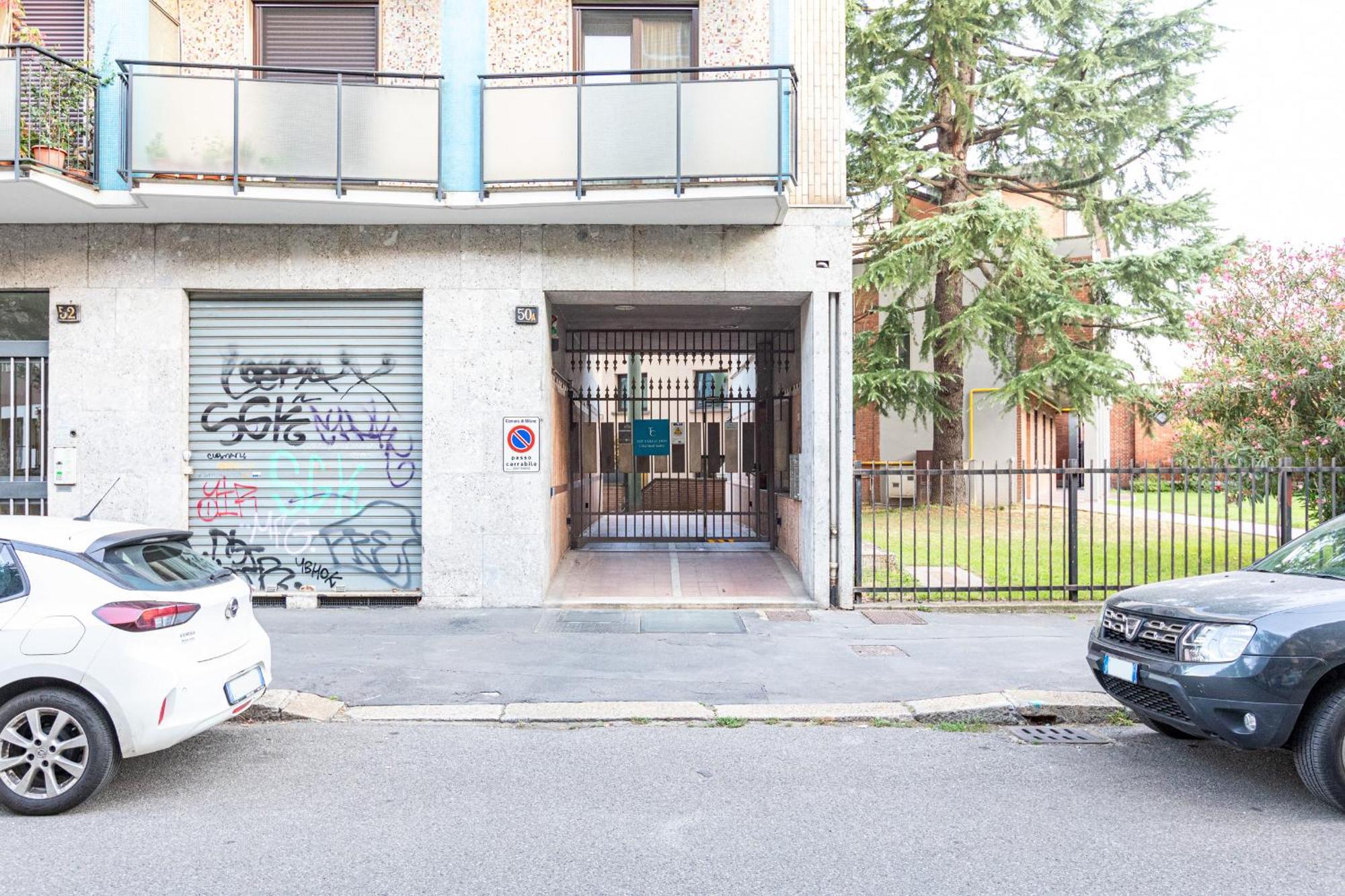 ホテル B＆B トゥー キュート トゥービー ストレイト ミラノ エクステリア 写真